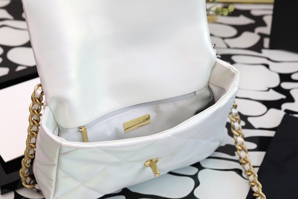 Handbag   Chanel  size 30 cm