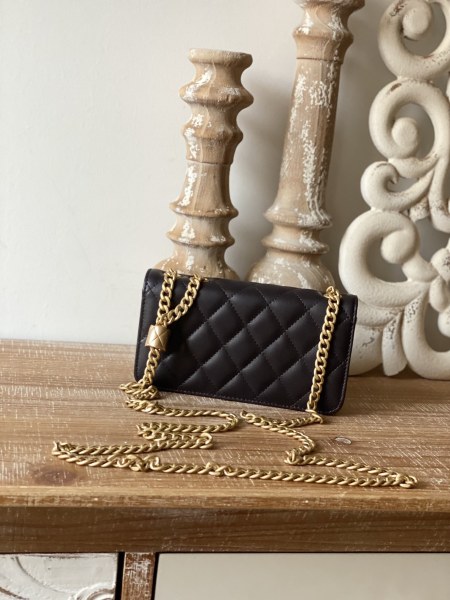 Handbag   Chanel  81224  size 16 cm