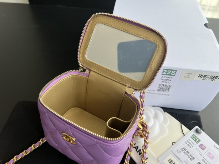 Handbag   Chanel AP1447  size  8.5cmx11cmx7 cm