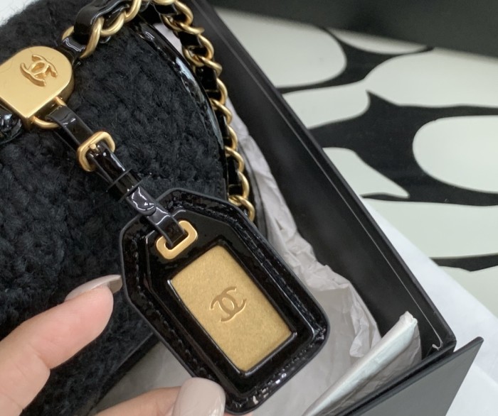 Handbag   Chanel  size  𝟷𝟽*𝟸𝟶.𝟻 *𝟼  𝚌𝚖