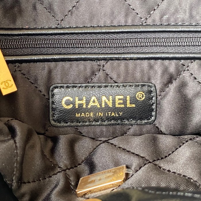 Handbag   Chanel  AS3263  size  18X20X6.5 cm
