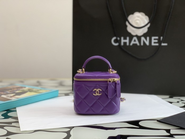  Handbag   Chanel  size  8.5*11*7* cm