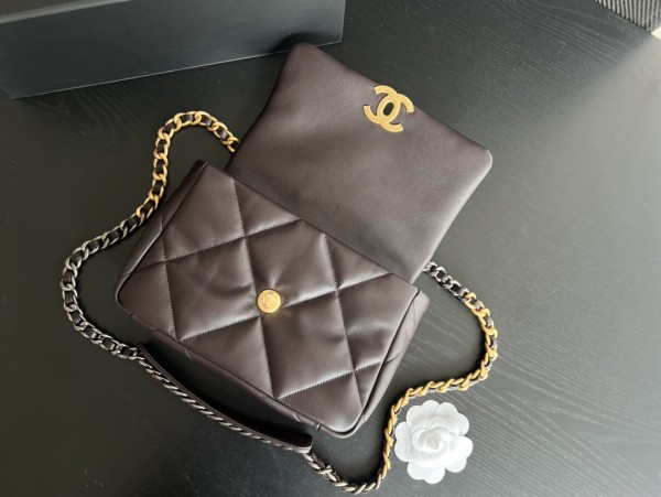 Handbag   Chanel  1160  size  26cmx16cmx9 cm