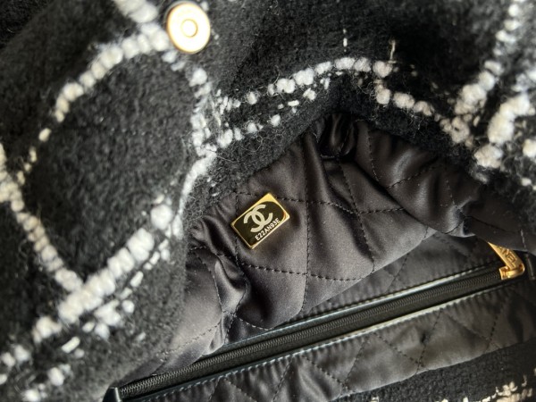 Handbag   Chanel 3261  size  39cmx42cmx8 cm