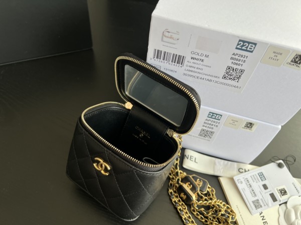 Handbag   Chanel 2931  size 8.5cmx11cmx7 cm 