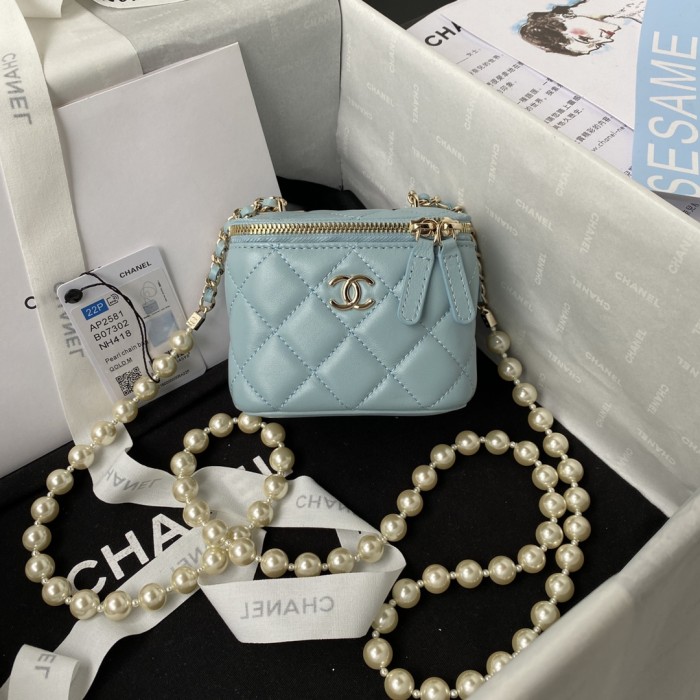 Handbag  Chanel  AP2581  size 8.5*11*7 cm