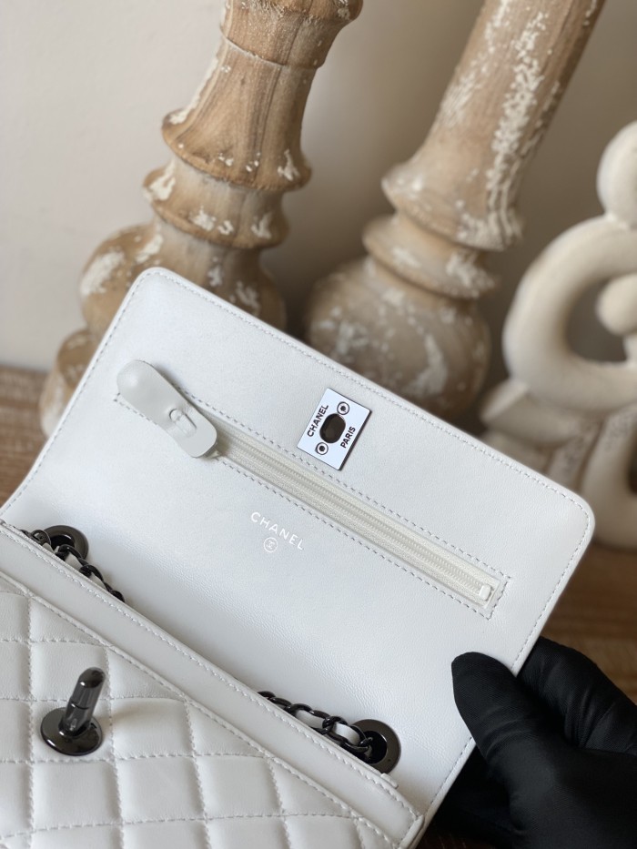 Handbag   Chanel  88632  size 19 cm