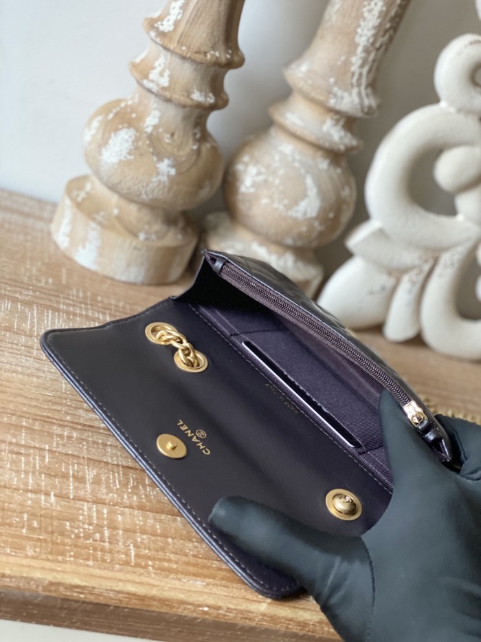 Handbag   Chanel  81224  size 16 cm