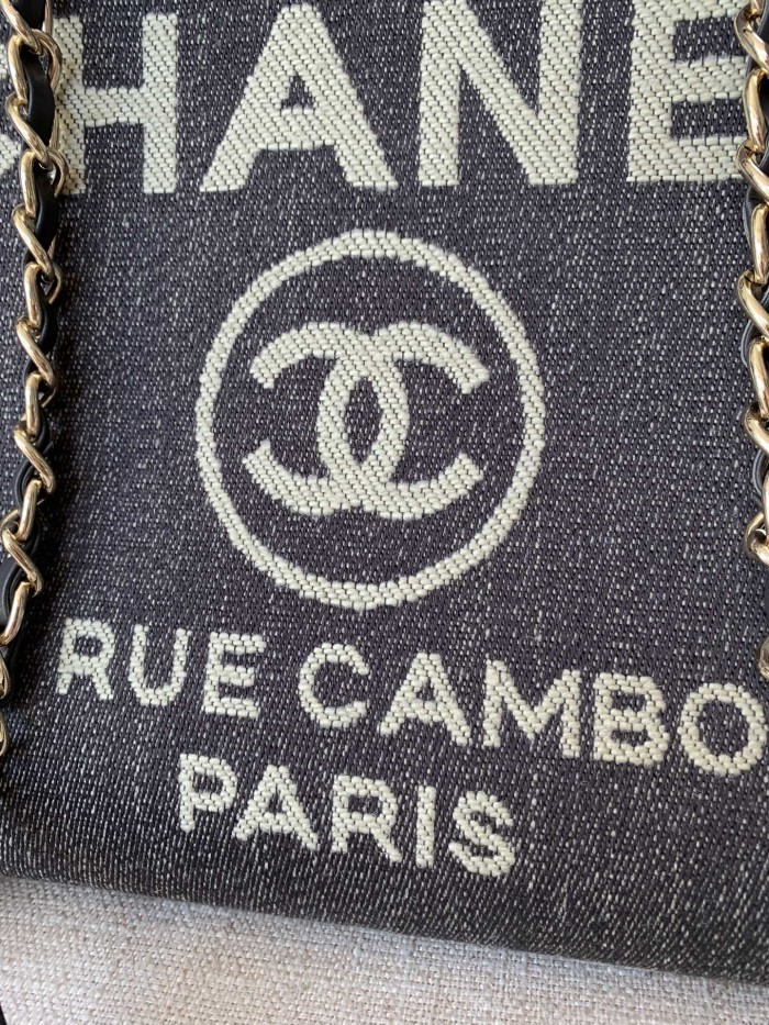  Handbag   Chanel  size  38 cm