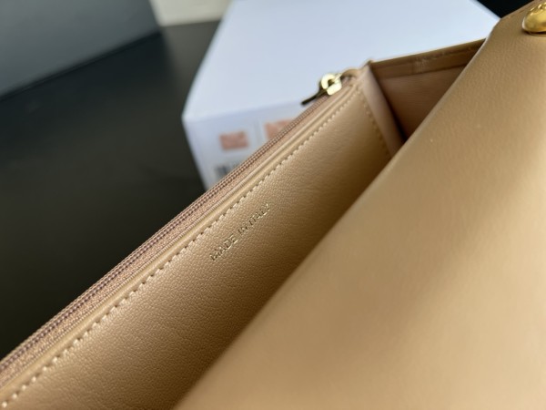 Handbag   Chanel  AP3043  size  19 cm