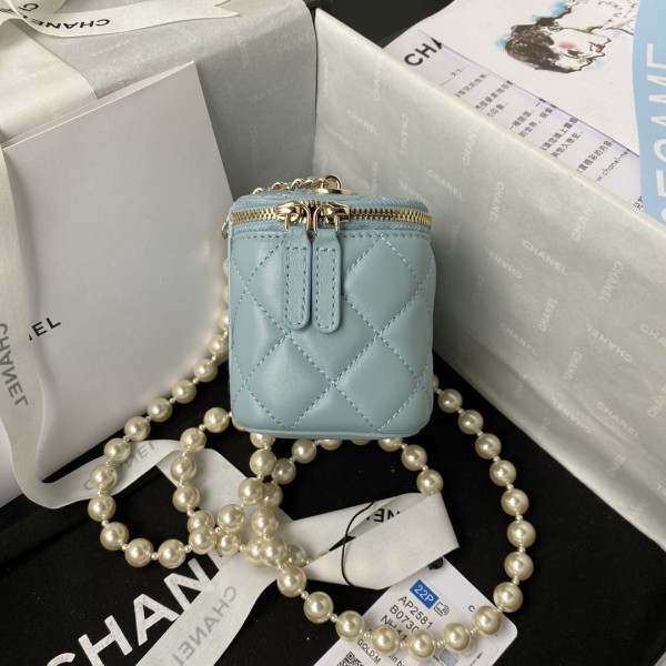 Handbag  Chanel  AP2581  size 8.5*11*7 cm