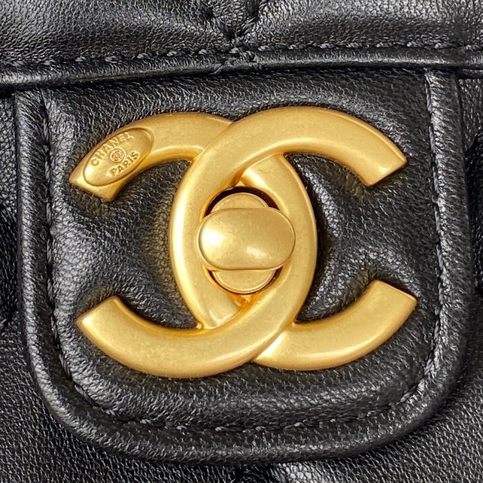 Handbag   Chanel  AS3648  size  17X14.5X7.5 cm