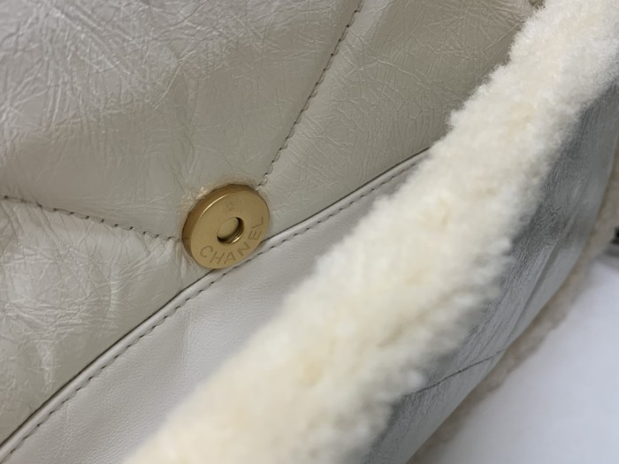 Handbag   Chanel size  26  cm