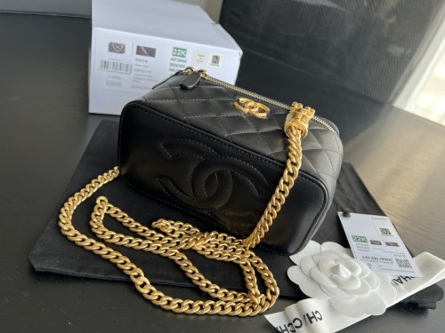 Handbag   Chanel AP3044  size  17cmx9.5cmx8 cm