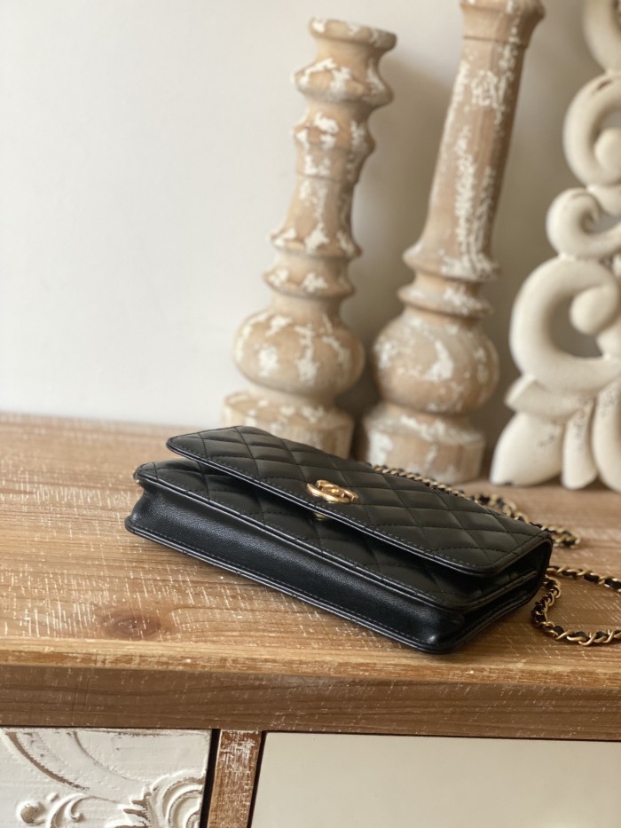 Handbag   Chanel 81229  size  19 cm