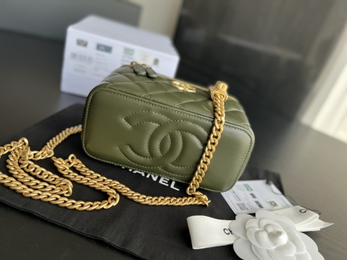 Handbag   Chanel  AP3044  size 17cmx9.5cmx8 cm