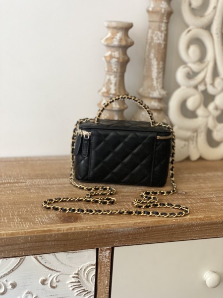 Handbag   Chanel  81230  size  16  9.5  8 cm