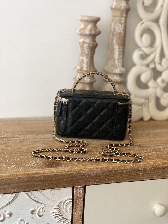 Handbag   Chanel  81230  size  16  9.5  8 cm