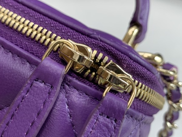  Handbag   Chanel  size  8.5*11*7* cm