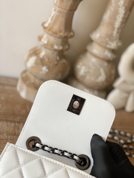 Handbag   Chanel  88631  size 11 11 5 cm