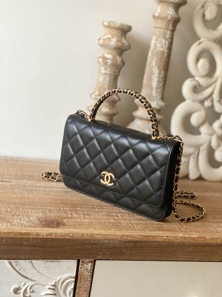 Handbag   Chanel 81229  size  19 cm