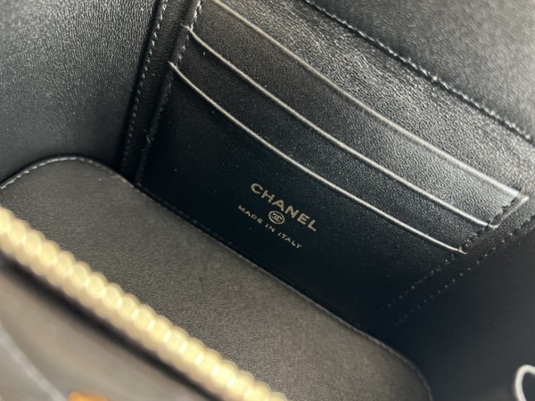 Handbag   Chanel AP3044  size  17cmx9.5cmx8 cm