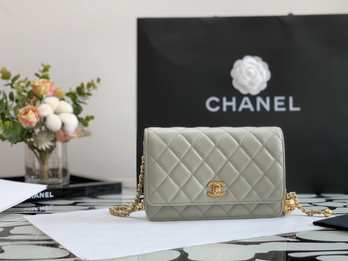 Handbag   Chanel  size 19  cm