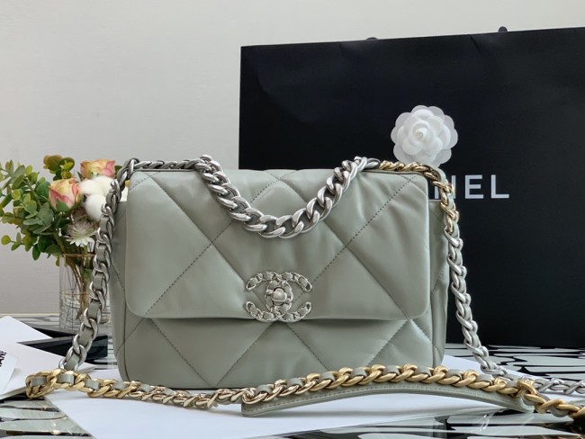 Handbag   Chanel  size  26 cm