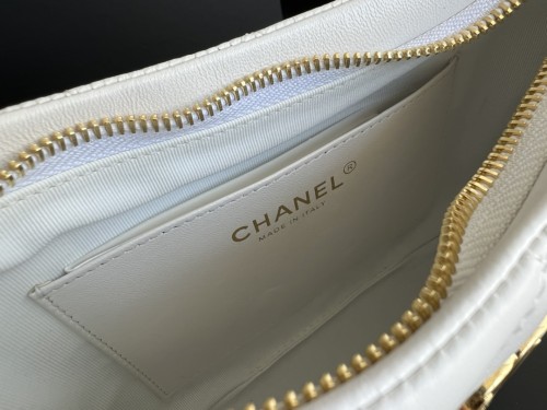 Handbag   Chanel size  17.5cm24cm6 cm