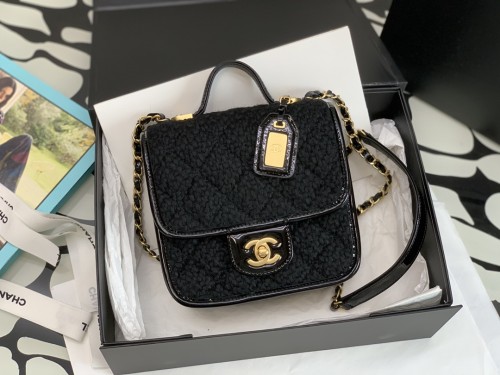 Handbag   Chanel  size  𝟷𝟽*𝟸𝟶.𝟻 *𝟼  𝚌𝚖