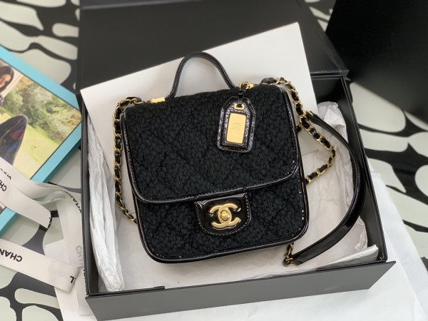 Handbag   Chanel  size  𝟷𝟽*𝟸𝟶.𝟻 *𝟼  𝚌𝚖