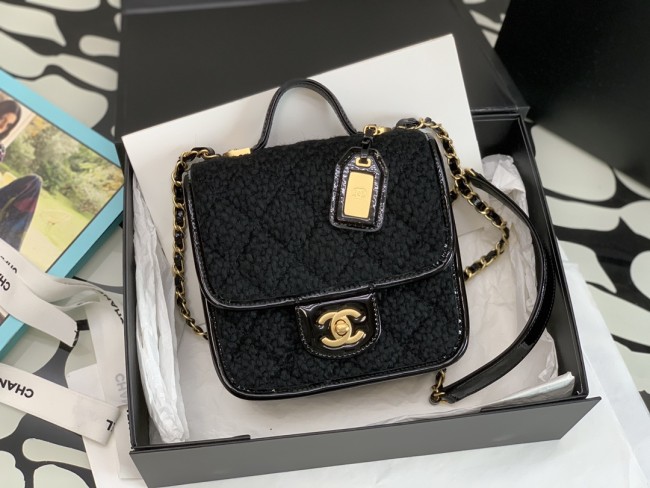 Handbag   Chanel  size  𝟷𝟽*𝟸𝟶.𝟻 *𝟼  𝚌𝚖