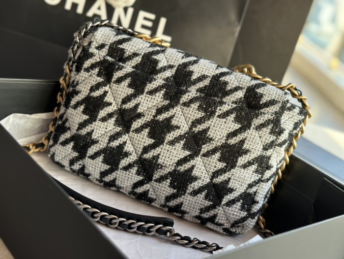 Handbag   Chanel AS1161  size  30 CM