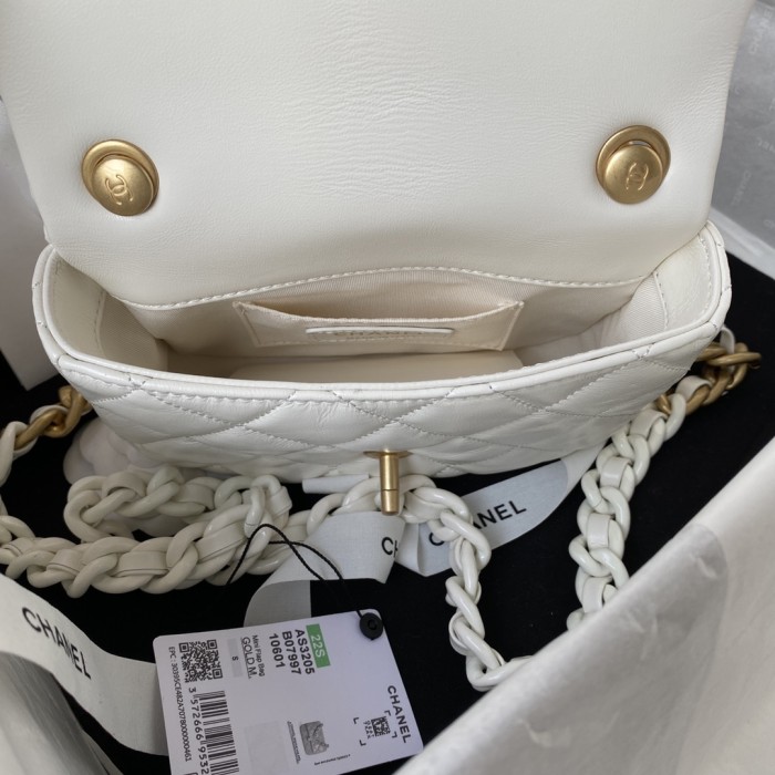 Handbag   Chanel  AS3205  size 13-18-6 cm