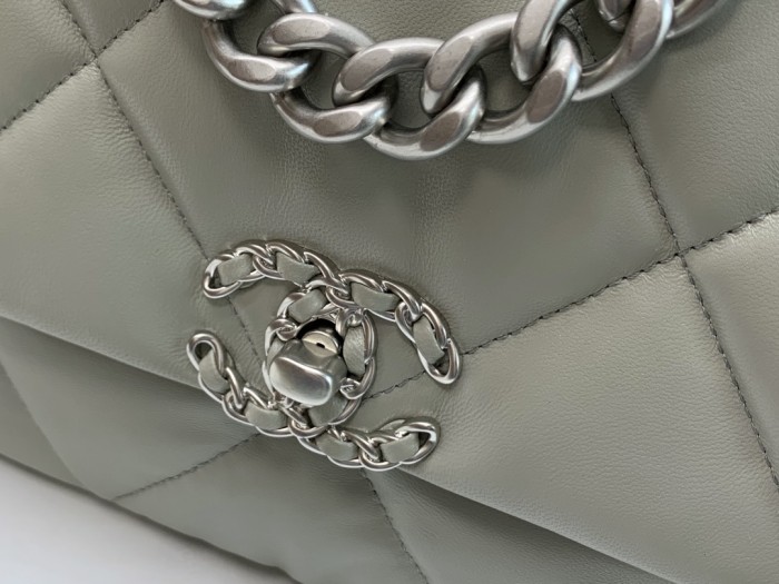 Handbag   Chanel  size  26 cm
