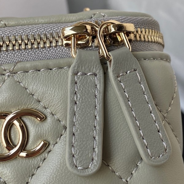 Handbag   Chanel  AP2581  size 8.5*11*7 cm