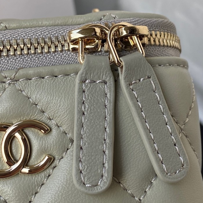 Handbag   Chanel  AP2581  size 8.5*11*7 cm