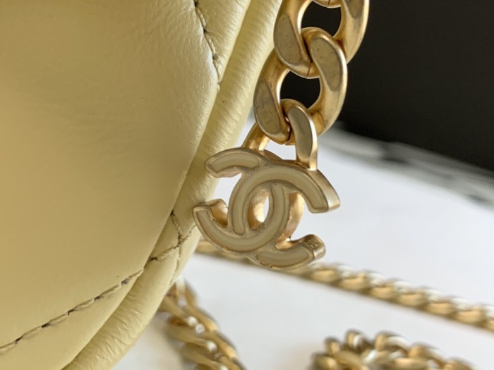 Handbag   Chanel  size  21  cm