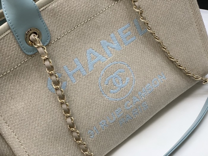 Handbag   Chanel  size  32  cm