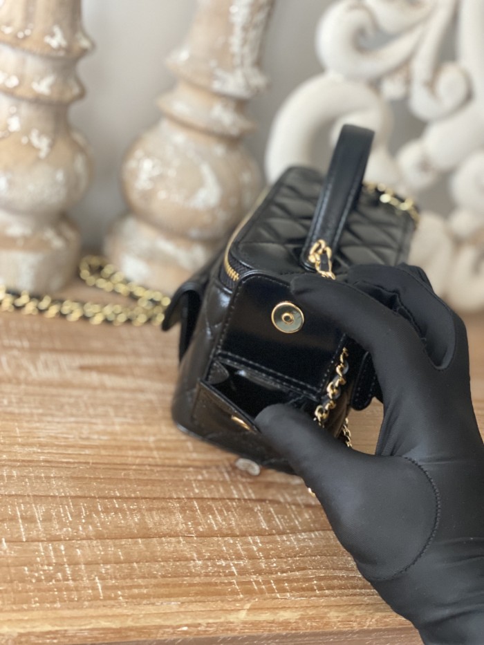 Handbag   Chanel  81231  size 10*17*8.5 cm