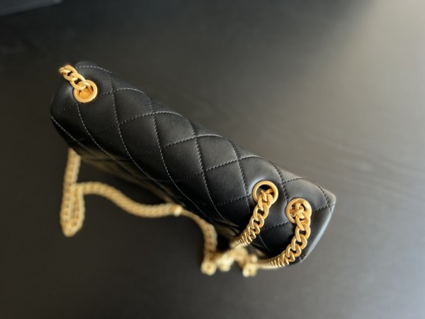 Handbag   Chanel  3393  size  16cmx25cm10 cm