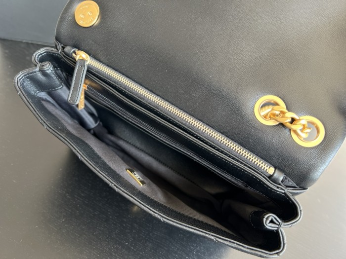 Handbag   Chanel  3393  size  16cmx25cm10 cm