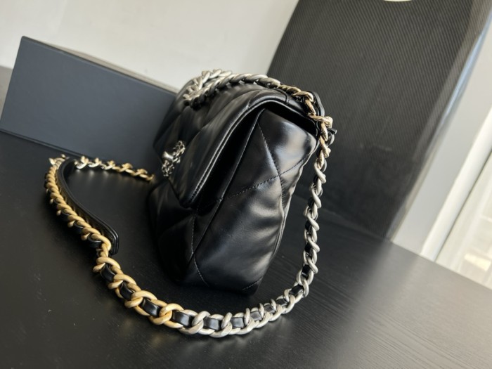 Handbag   Chanel  1160  size  26cmx16cmx9 cm
