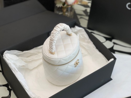 Handbag   Chanel  2730  size 13×13×11 cm