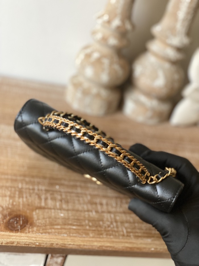 Handbag   Chanel 81229  size  19 cm