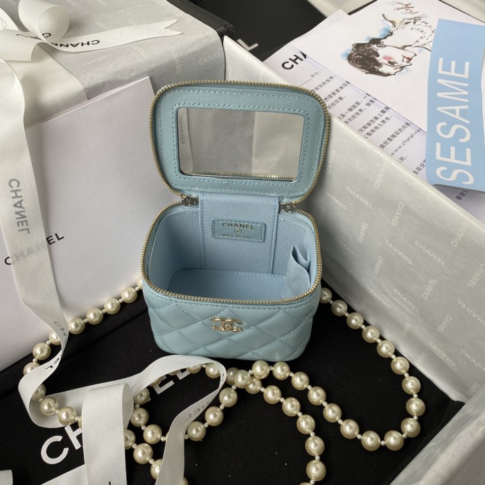 Handbag  Chanel  AP2581  size 8.5*11*7 cm