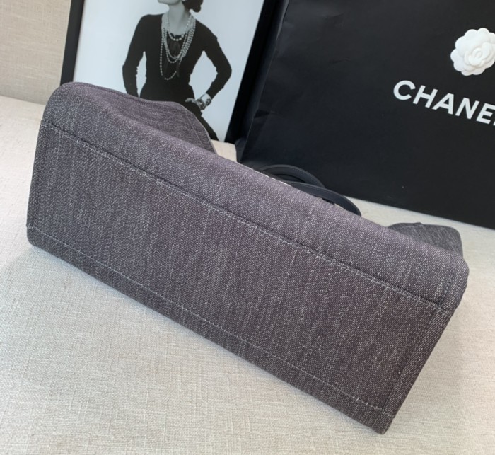  Handbag   Chanel  size  38 cm