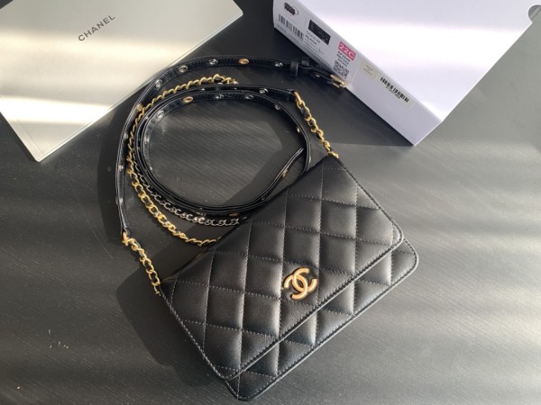 Handbag   Chanel  AP2548  size 19 cm