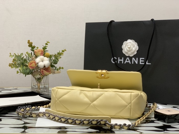 Handbag   Chanel  size 30  cm