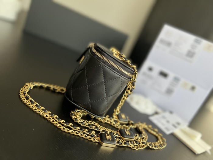 Handbag   Chanel 2931  size 8.5cmx11cmx7 cm 